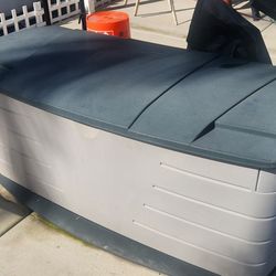 Large Rubbermaid Storage