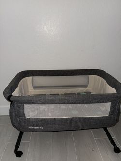 mika micky bassinet + 5 Sheets To Go With It 