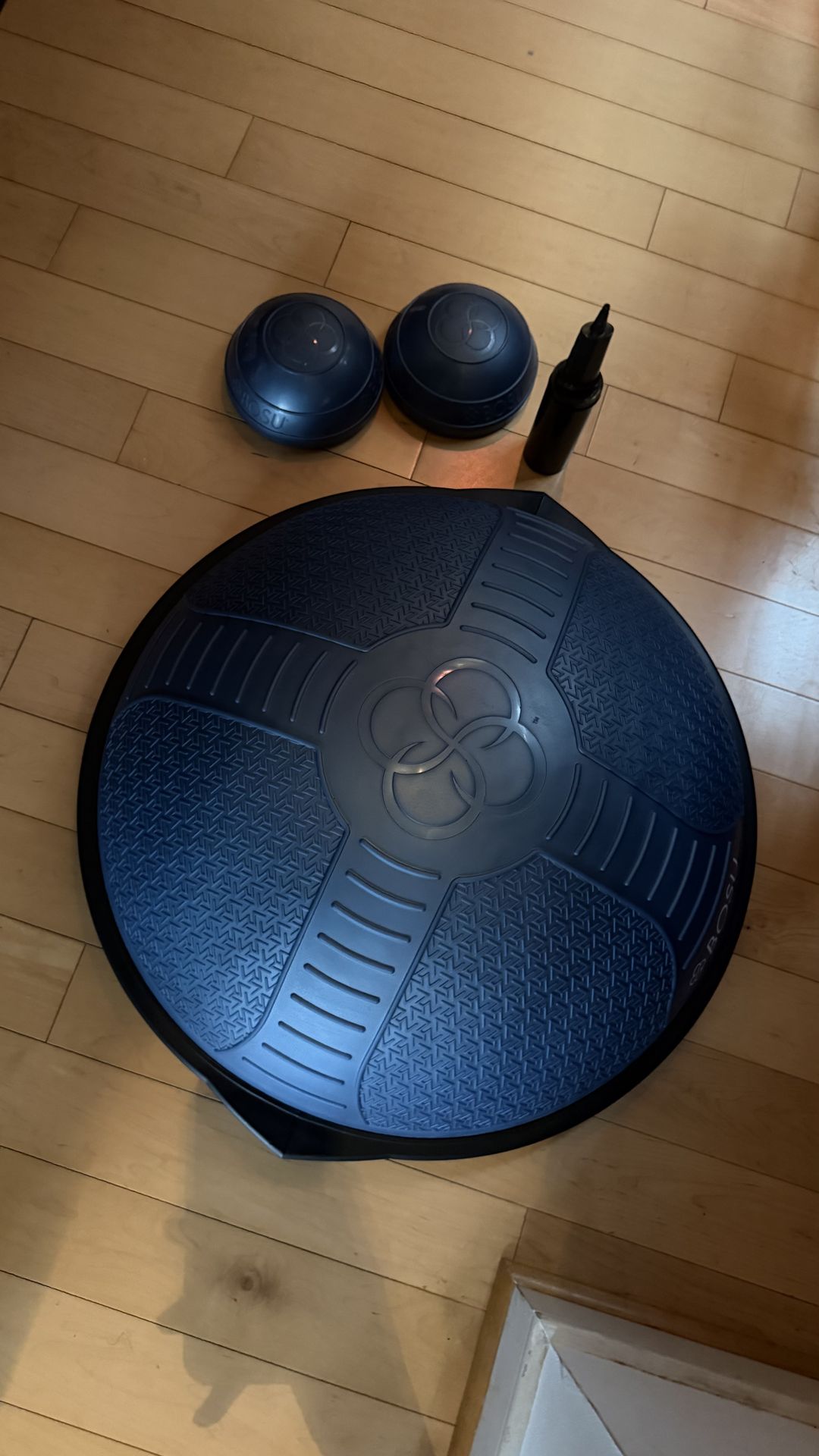 BOSU Balance Trainer + 2 Dome Pods + Pump