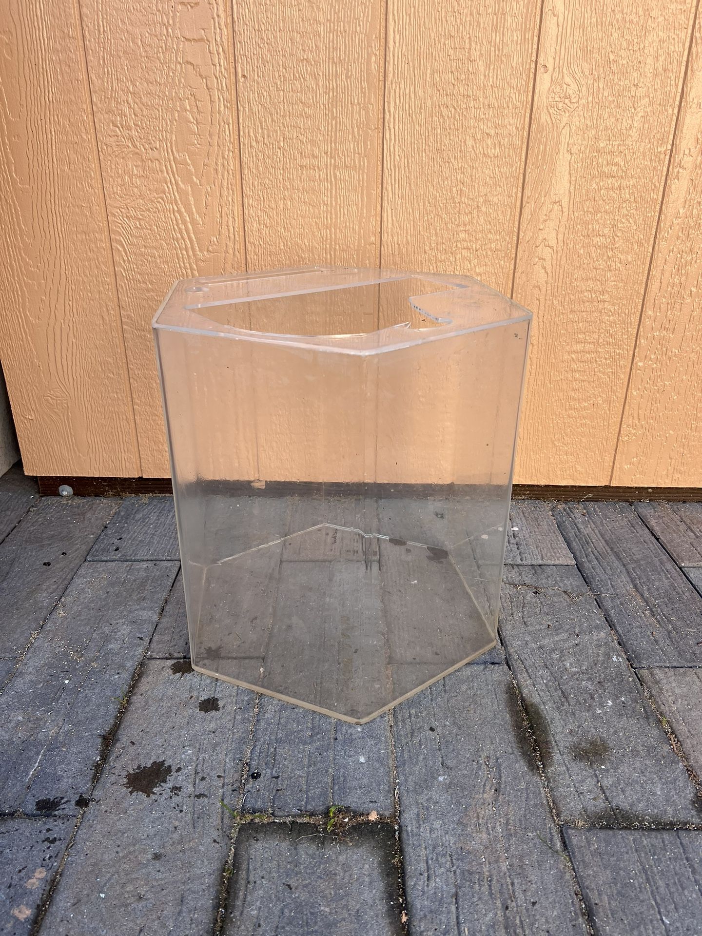 Hexagonal Fish Tank (acrylic)