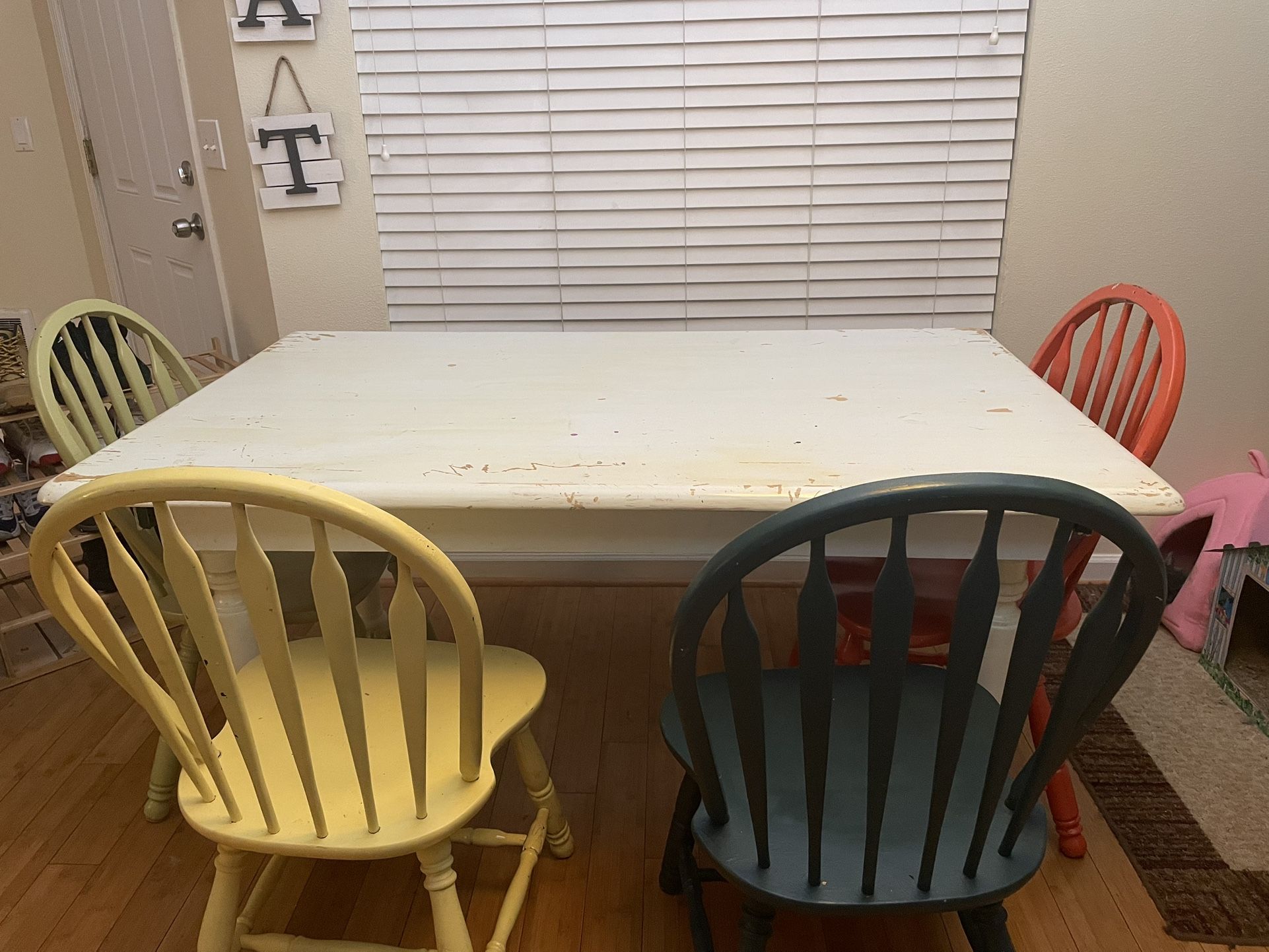 Free Dining room Table And Chairs