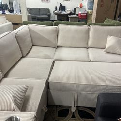 New Sleeper Sectional Couch with USB, Cup Holders and Storage ! Free Delivery 🚚 !