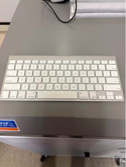 Apple Magic Keyboard Slim Wireless Aluminum *Great condition* A1314