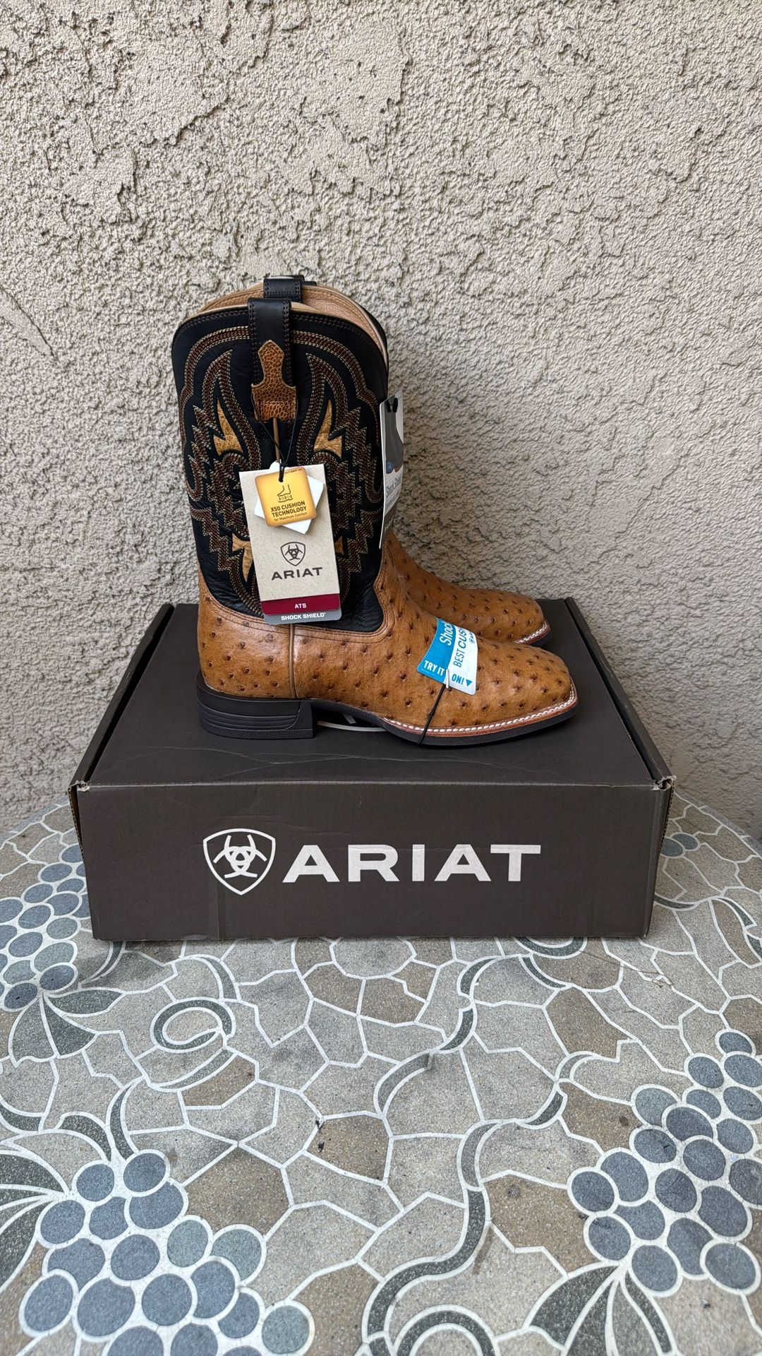 COWBOY BOOTS ARIAT SIZE 9.5 MENS