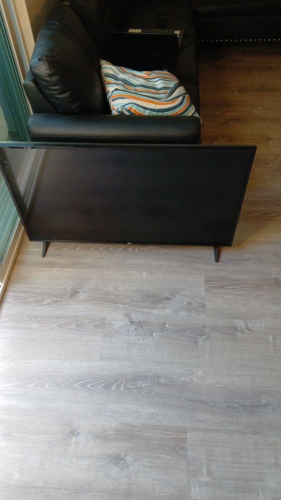 49inch LG WebOs 4K HDR TV Smart TV Quad Core WITH BUILT IN APPS