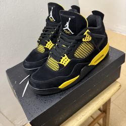 Air Jordan 4 ‘Yellow Thunder’