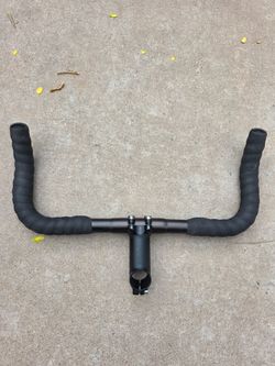 Bullhorn bicycle handlebar with stem