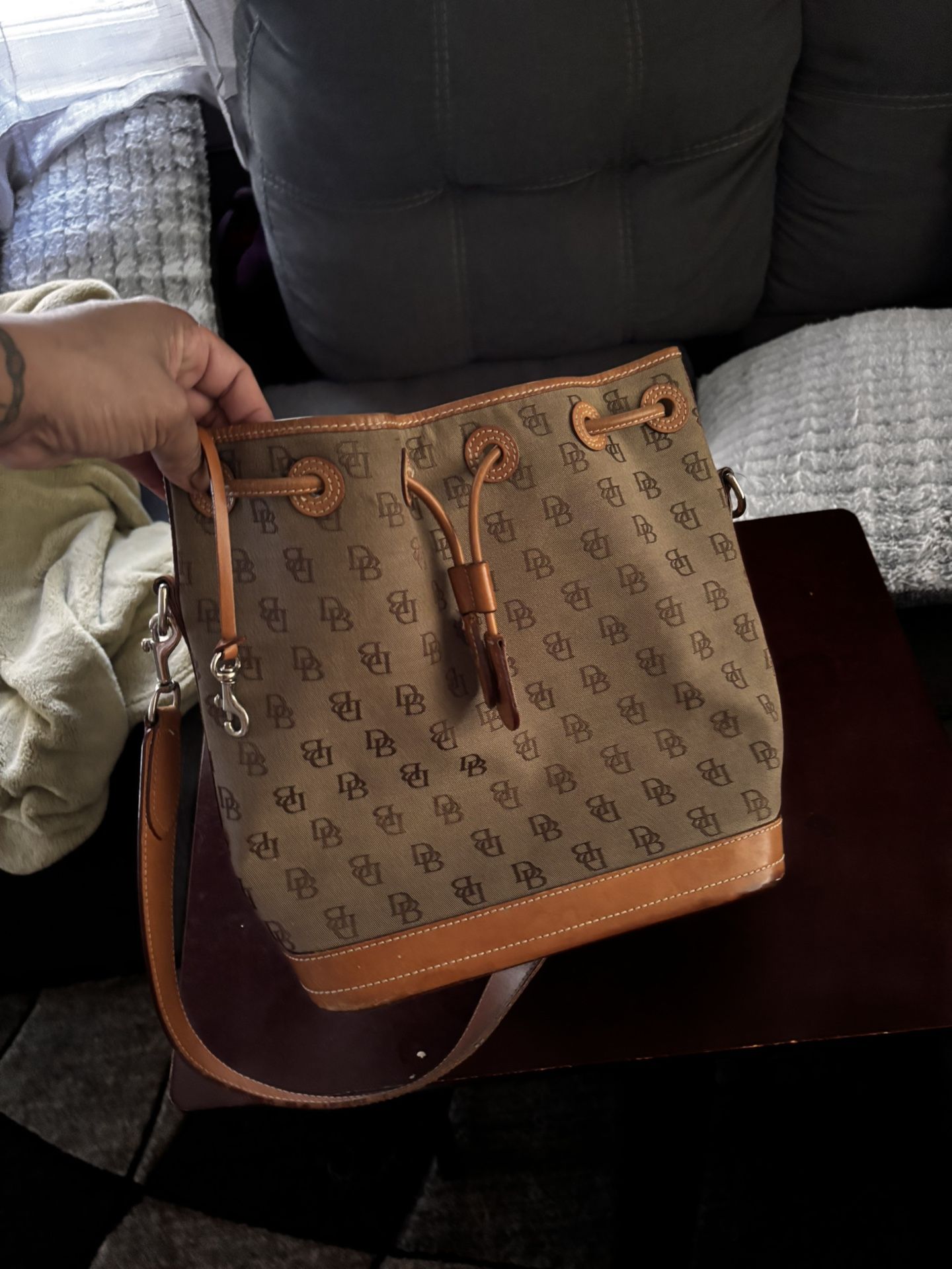 Vintage Dooney & Bourke Cross body/shoulder tote bag