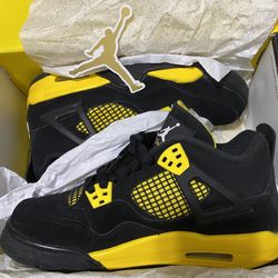 Air Jordan 4s retro 'thunder' 2023 8.5 women's  6.5mens