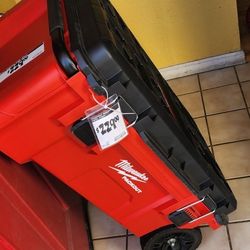 Milwaukee PACKOUT 38INCH ROLLING TOOL BOX 