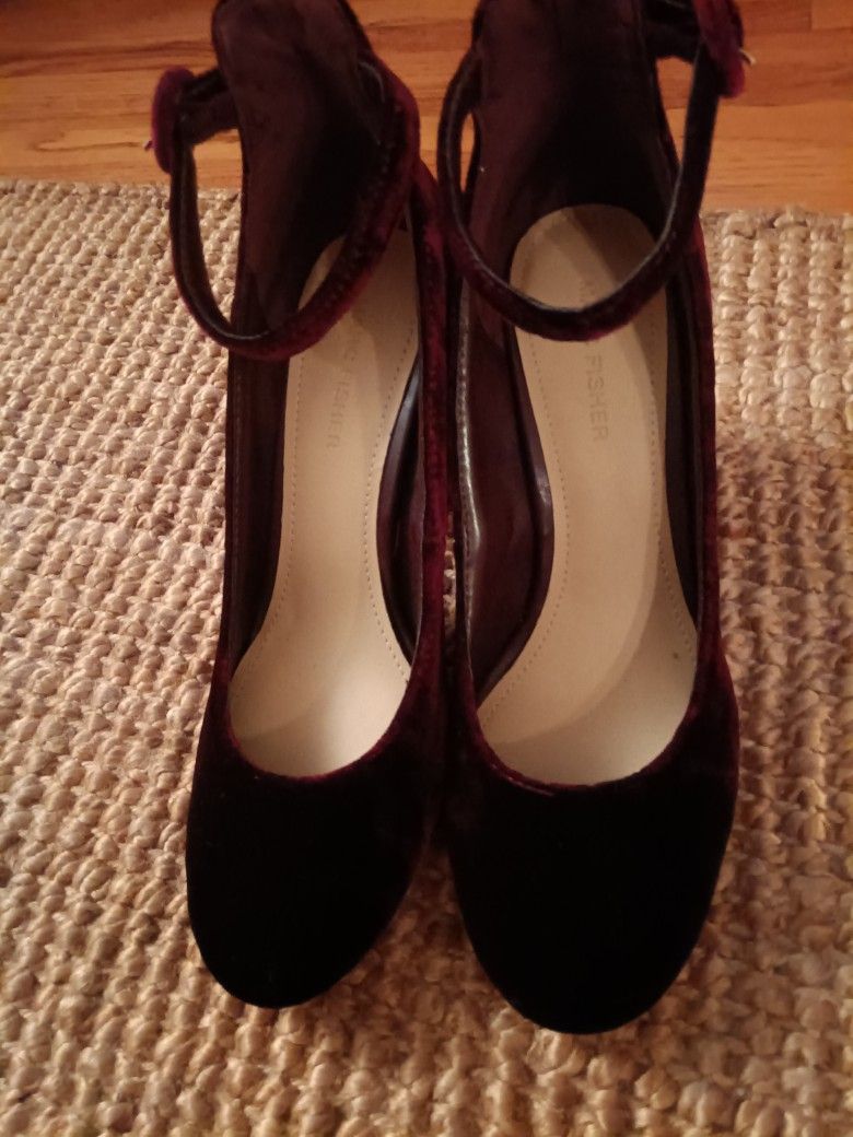 Marc Fisher 7 1/2 Medium Velveteen Cranberry Shoes