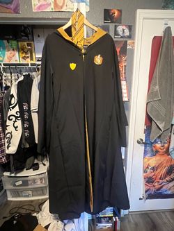 Universal Studios Harry Potter Hufflepuff Robe