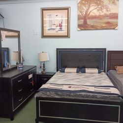 💥 LED Lighted Queen Bedroom Set
