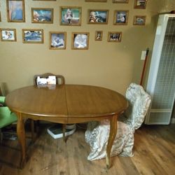 Antique Solid Maple Hardwood Oval Dinner Table Approx 4 X 6 Closed Expands W/ 3 Leaves To Over 10'