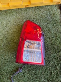 2007 Nissan Pathfinder Left/Driver Side Tail light part