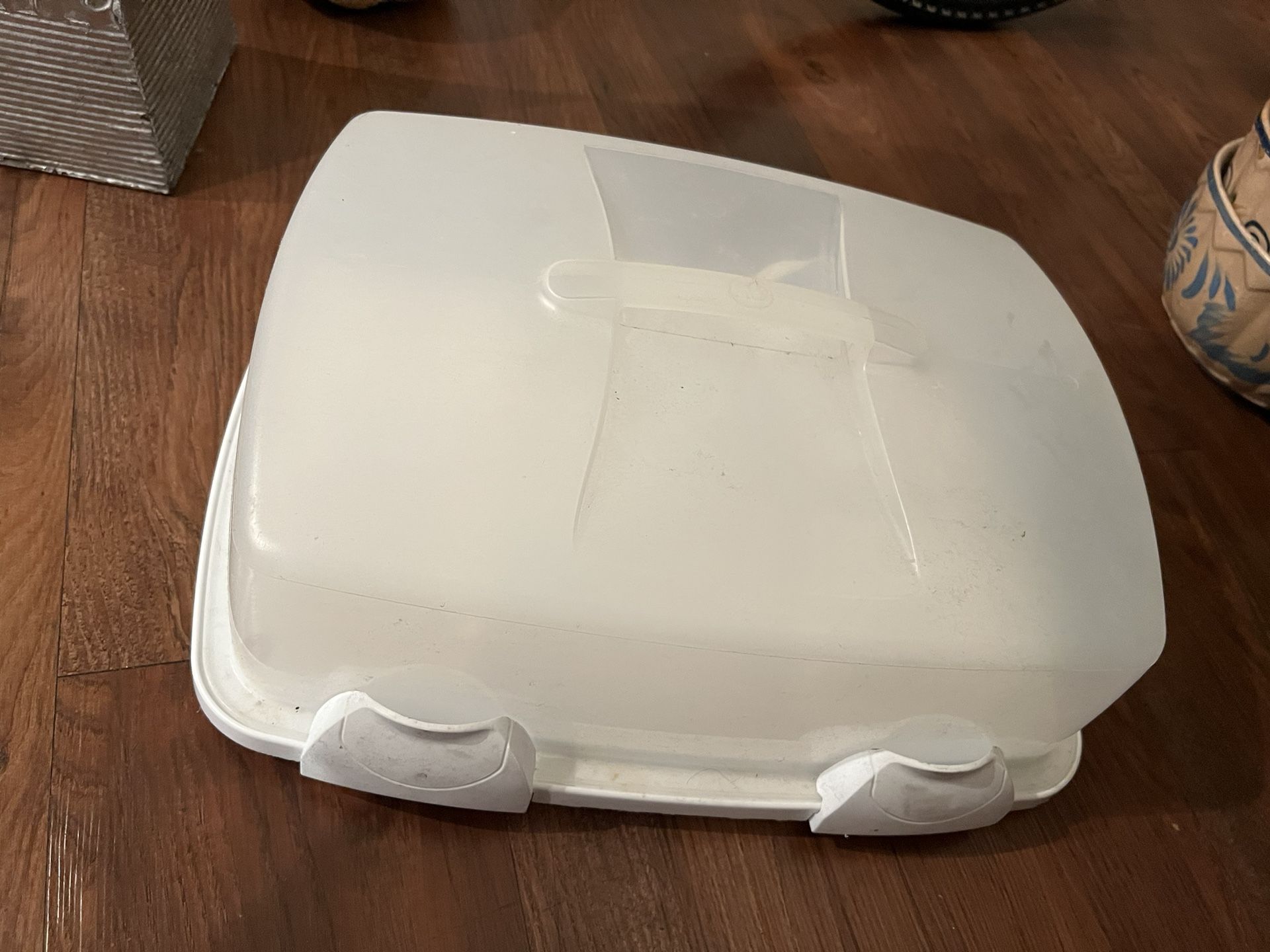 Cake Holder