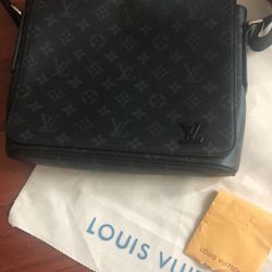 Louis Vuitton Messenger Bag 