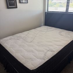 New Queen Pillow Top Mattress 