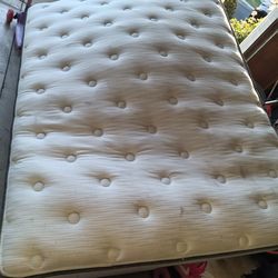 Mattress queen