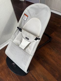 Baby bjorn bouncer