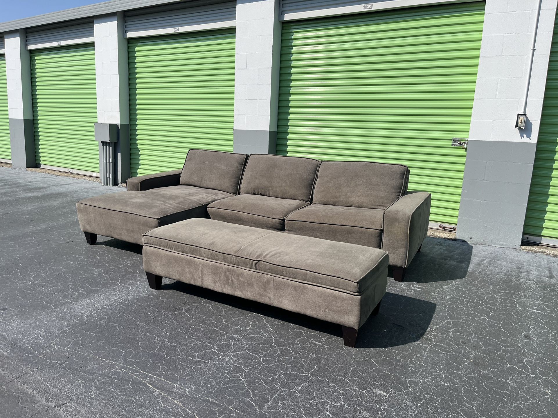 Gorgeous Gray Sectional & Ottoman!