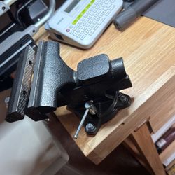 Workbench Vise 