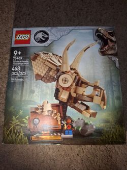 LEGO Dinosaur Fossils Triceratops Skull