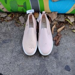 Lady Sneakers Size 9 