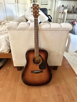 Yamaha F335 Guitar
