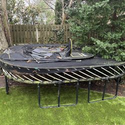  Trampoline 