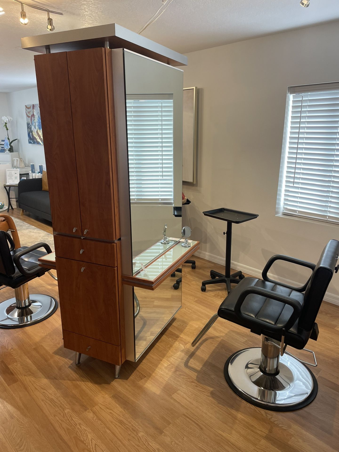 Hair Stylist Working Station For Two