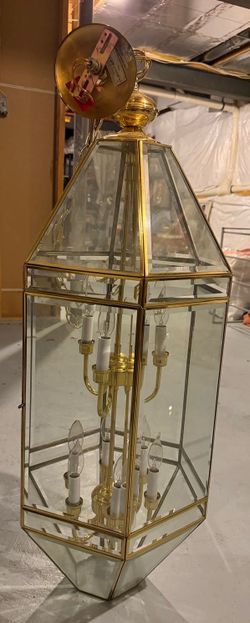 ✨ Elegant 8-Light Brass & Glass Foyer Chandelier – Excellent Condition ✨