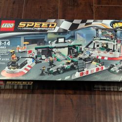 brand new retired LEGO #75883 Mercedes AMG Petronas Formula One Team