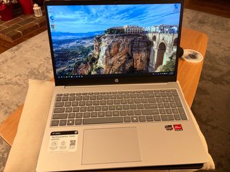 HP 15" Touch Laptop Ryzen 5-7520U 8GB 512GB