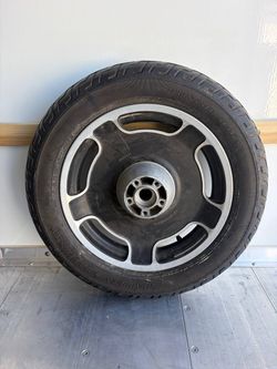 Harley-Davidson OEM 16-inch 5-spoke mag wheel Dunlop D402F