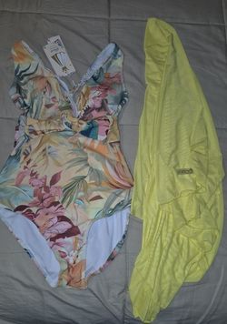 Women's Floral Swimsuit With Wrap Skirt Size M