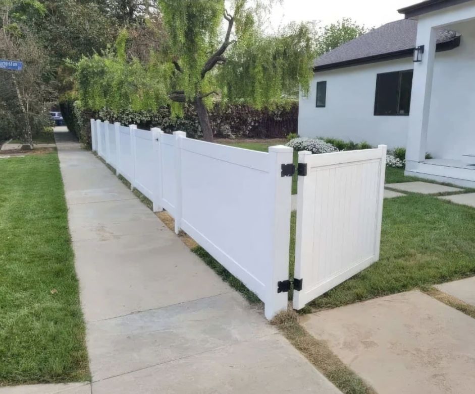 Vinyl gate: white vinyl fence gate vinyl topper fence white front yard side yard fence
