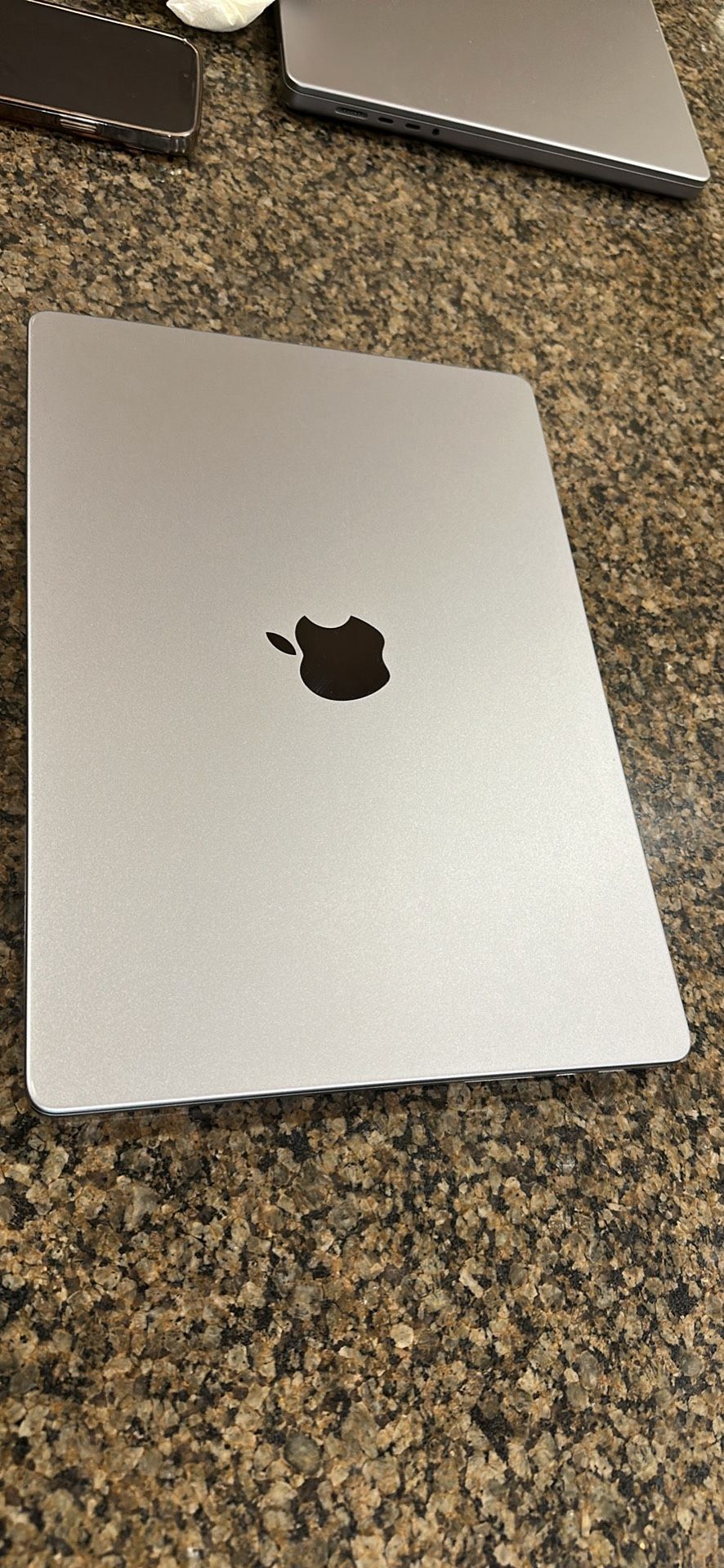Apple macbook pro 14 inch like new 512 ssd 16 gb ram