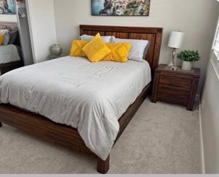 Wood Queen Bed Set