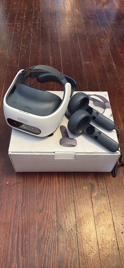 HTC  Vive Focus Plus