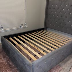 Queen size Bed Frame With The wood pieces