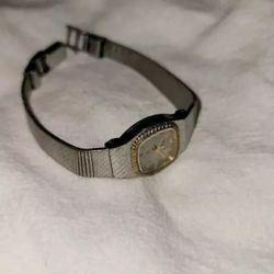 CITIZEN vintage womens silver tone watch needs battery