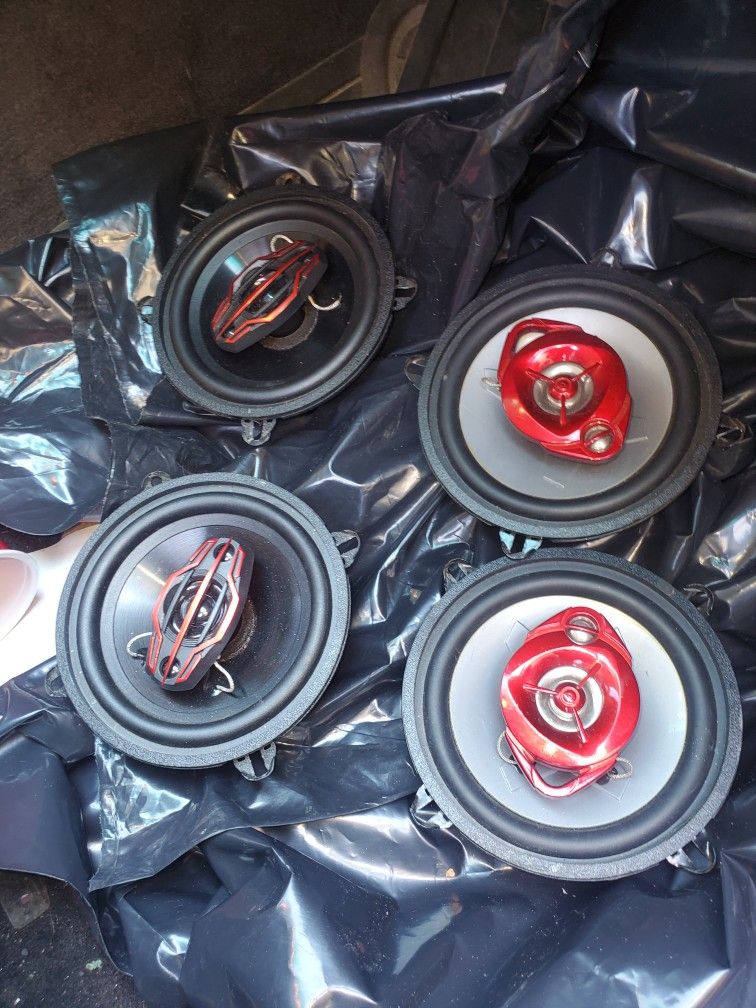 4' 5 1/2 SPEAKERS GREAT CONDITION NO ISSUES $50 OBO