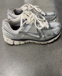 Women's Nike Vomero Size 8.5 (pre-owned)