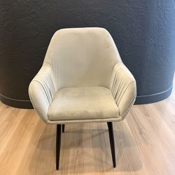 4 gray chairs available, perfect condition