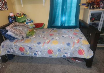 Twin size bed. Twin size mattress. Twin size wood bed frame