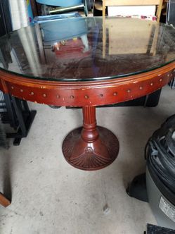 Solid would mahogany round table with glass top
