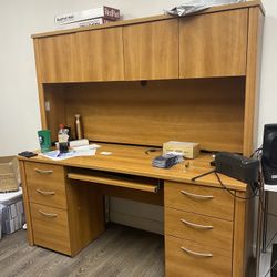 Desk with Credenza Great Condition 