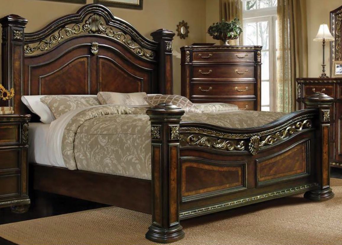 King Sized Bedroom Set in Antique Brass Cherry with 2 Nightstands, Dresser, Mirror