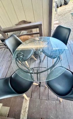 Dinning table with 4 chairs